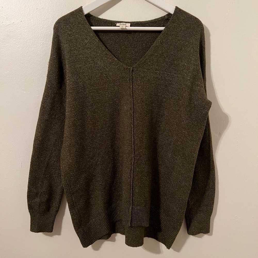 ANA Marbled love Green V-Neck Sweater Size Small. EUC.